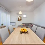 Idyllisches Mit Meerblick - Haustiere Willkommen Appartement Jadranovo